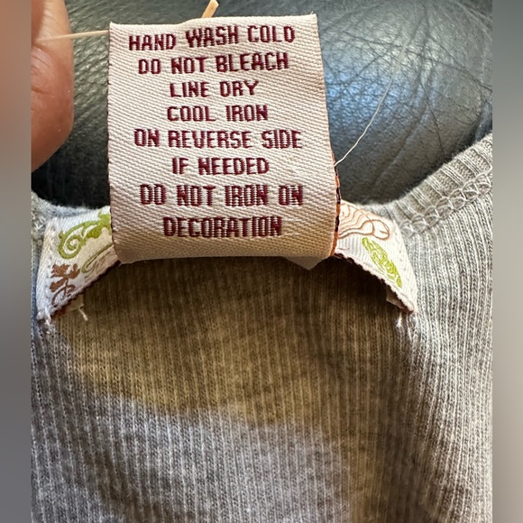 Younique women’s medium gray silver sequins tank top. - Picture 4 of 4